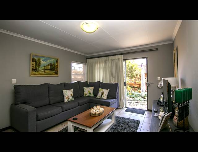 2 BEDROOM TOWNHOUSE RENTED IN HONEYDEW RIDGE